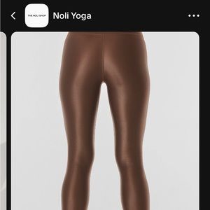 Like new!!! Worn once. Yoga leggings size M